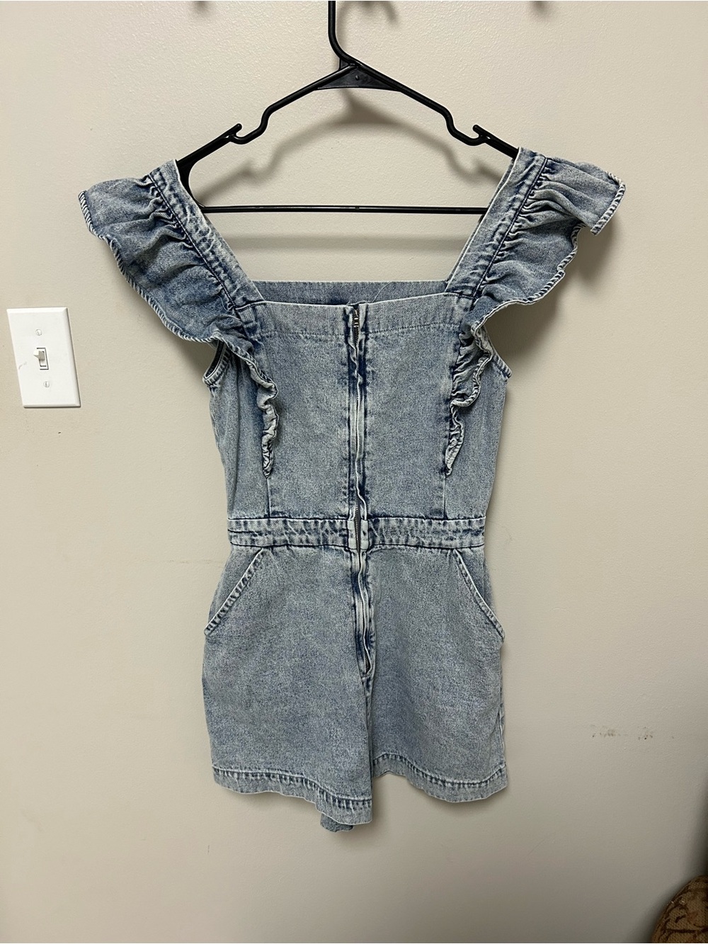 Gilli Denim Romper Small Ruffle Strap Zip Front Light Wash Jean - Picture 2 of 4